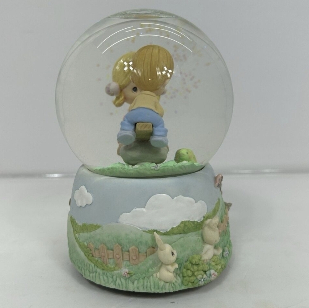 Precious Moments While Walking In The Park One Day Musical Snow Globe 5.5" Tall - Picture 7 of 10